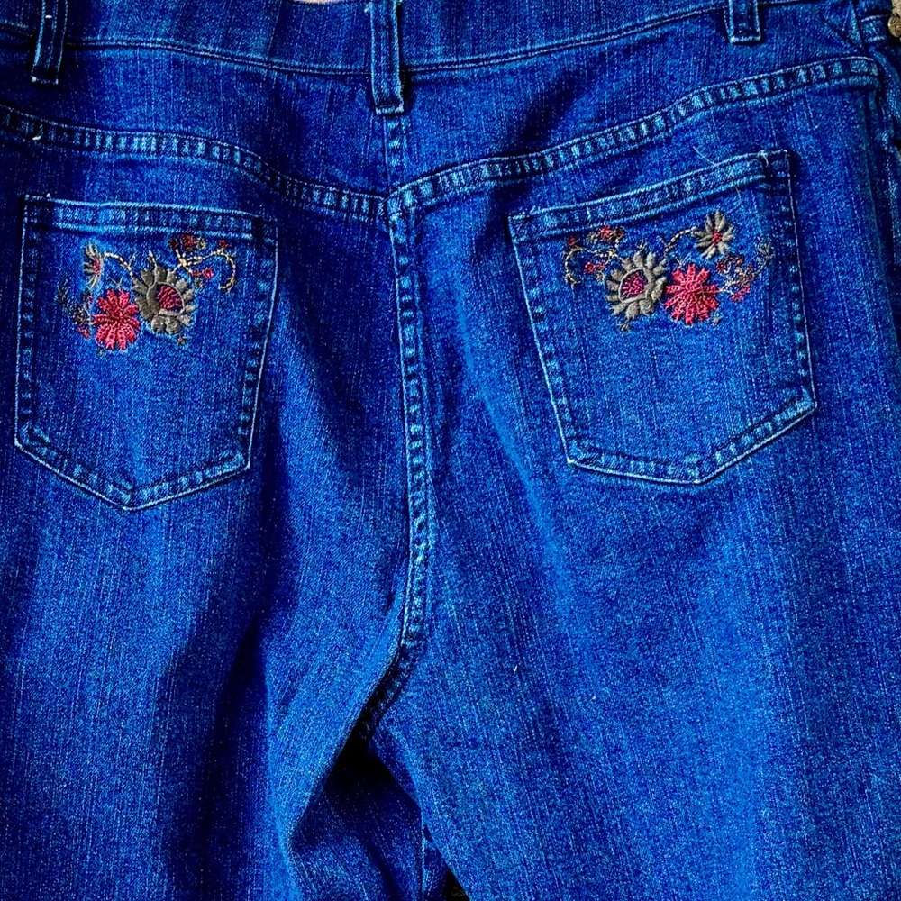 Women’s Haggar Petite Embroidered Straight Leg Jeans. Size 12